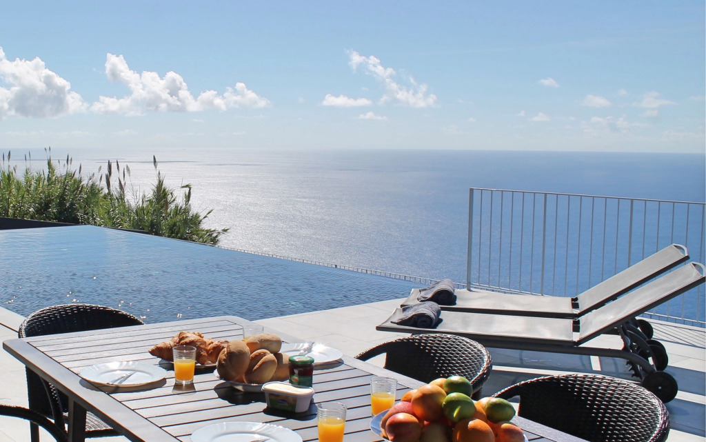 Modern cliff-top villa, panoramic sea-views, A/C, heated pool | Cliffscape
