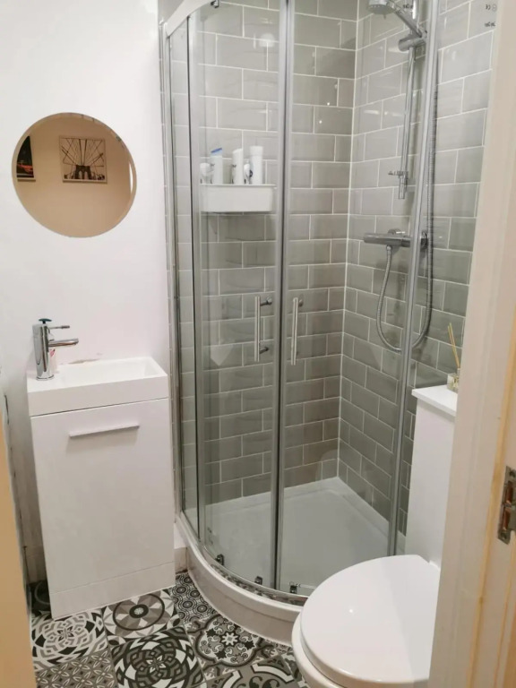 4 sleeps and travel cot- close to beach and restaurants