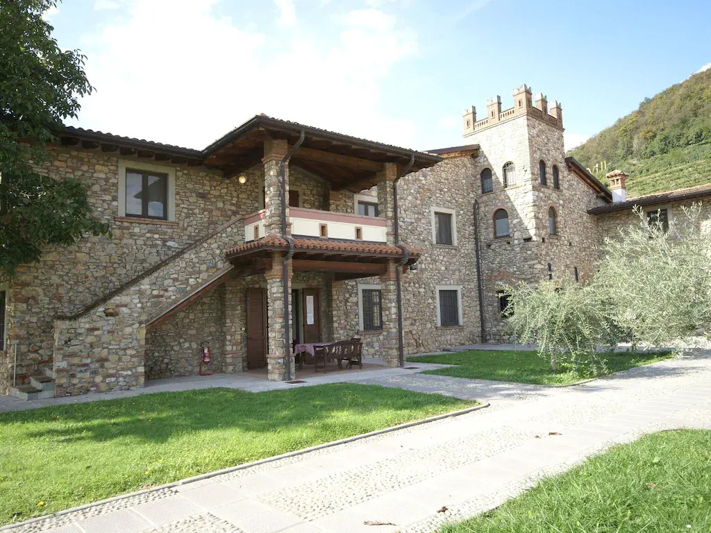 Snug Apartment in Monticelli Brusati near lake Iseo