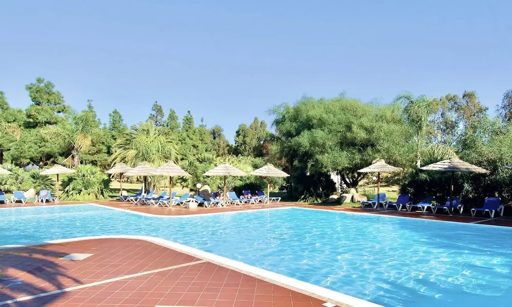 Residence con piscina a 250 mt dal mare