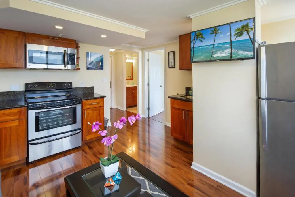 2 Bedroom Corner Suite & Tropical Views