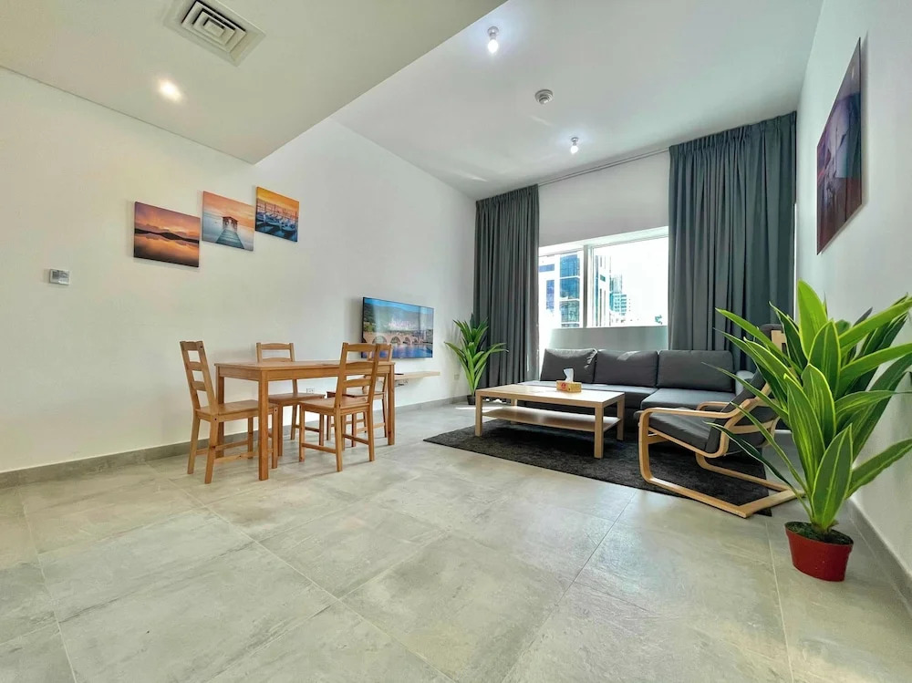 Cozy 1 BHK Furnished Apartment in Palette Tower in Tourist Club Area