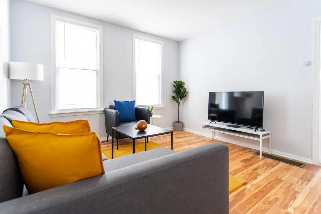 Stylish and Cute 2BR Apartment Near Wrigley!