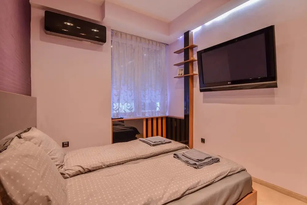 FM Deluxe 1-BDR Apartment - Extravaganzzo