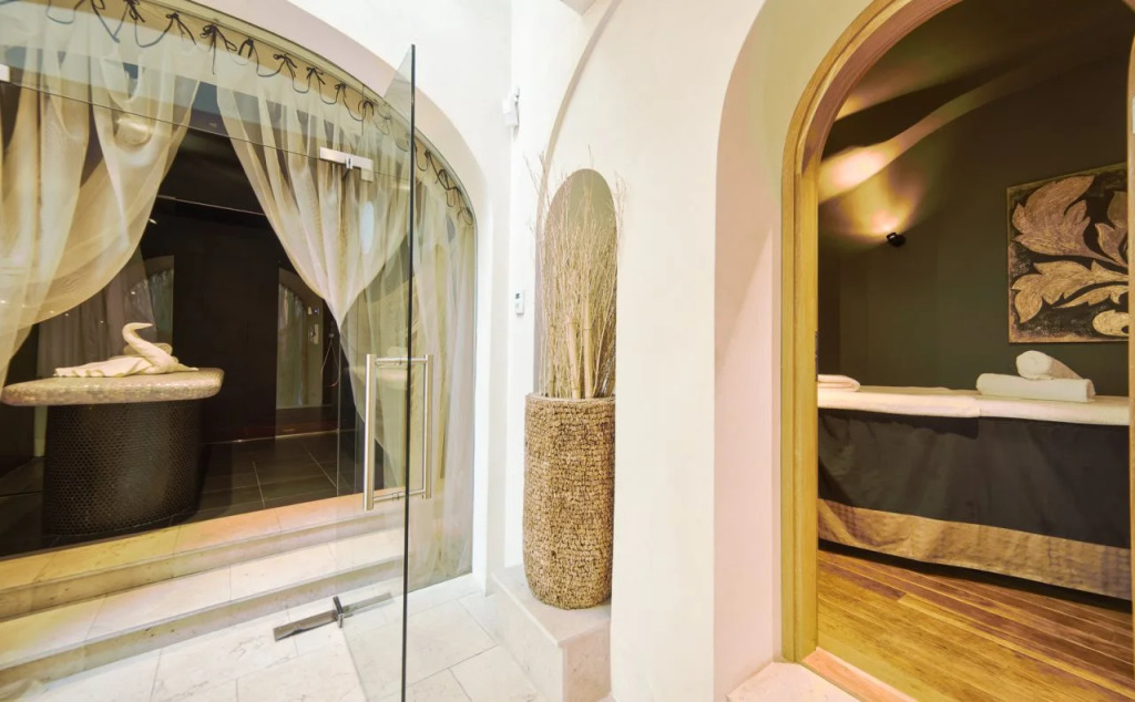 Dome Hotel