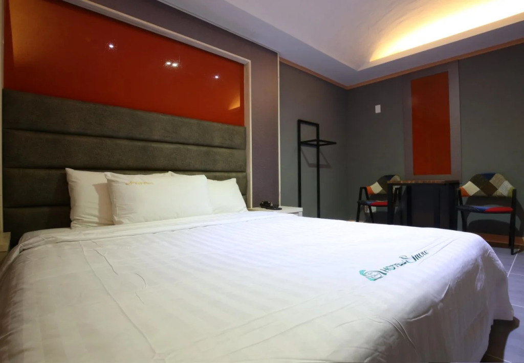 Show Hotel