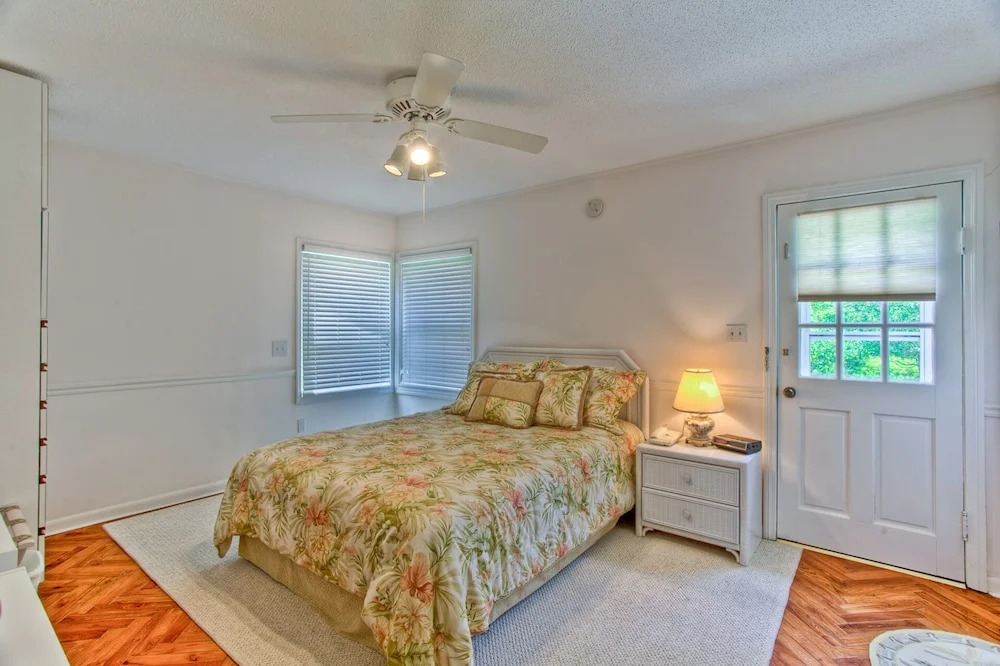 1 East Beach Causeway by Hodnett Cooper
