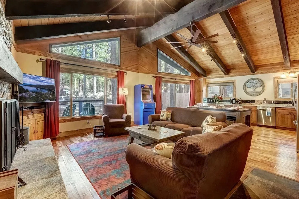 Willow's Hideaway - Pet Friendly Cozy Cabin!