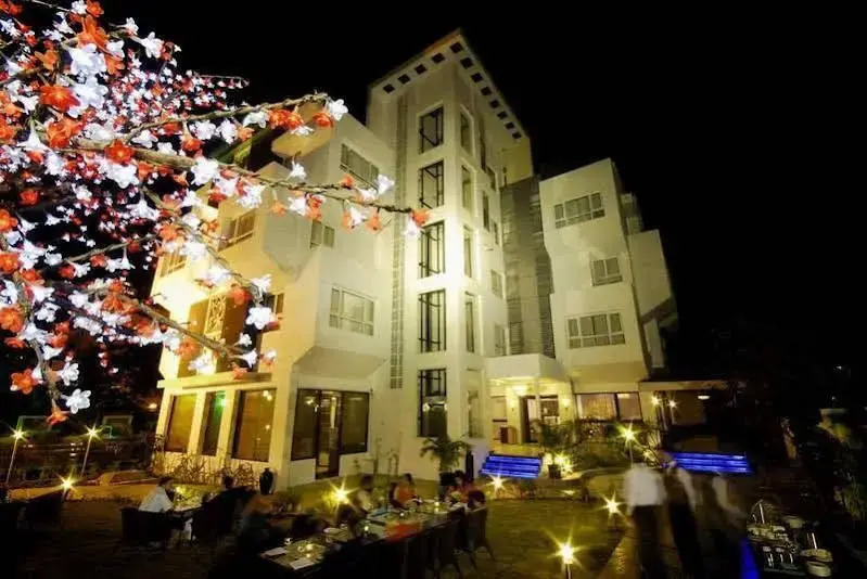 The Ren Hotels