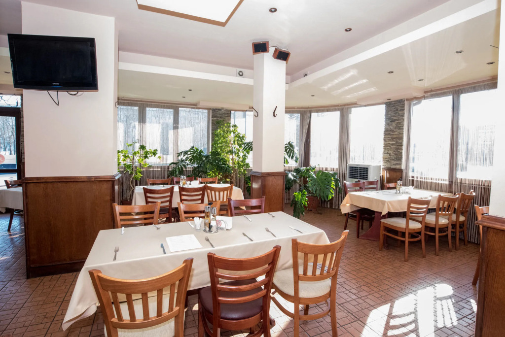 Avenue Hotel