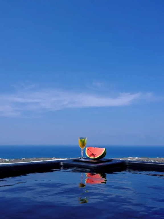Ryolithos Suites