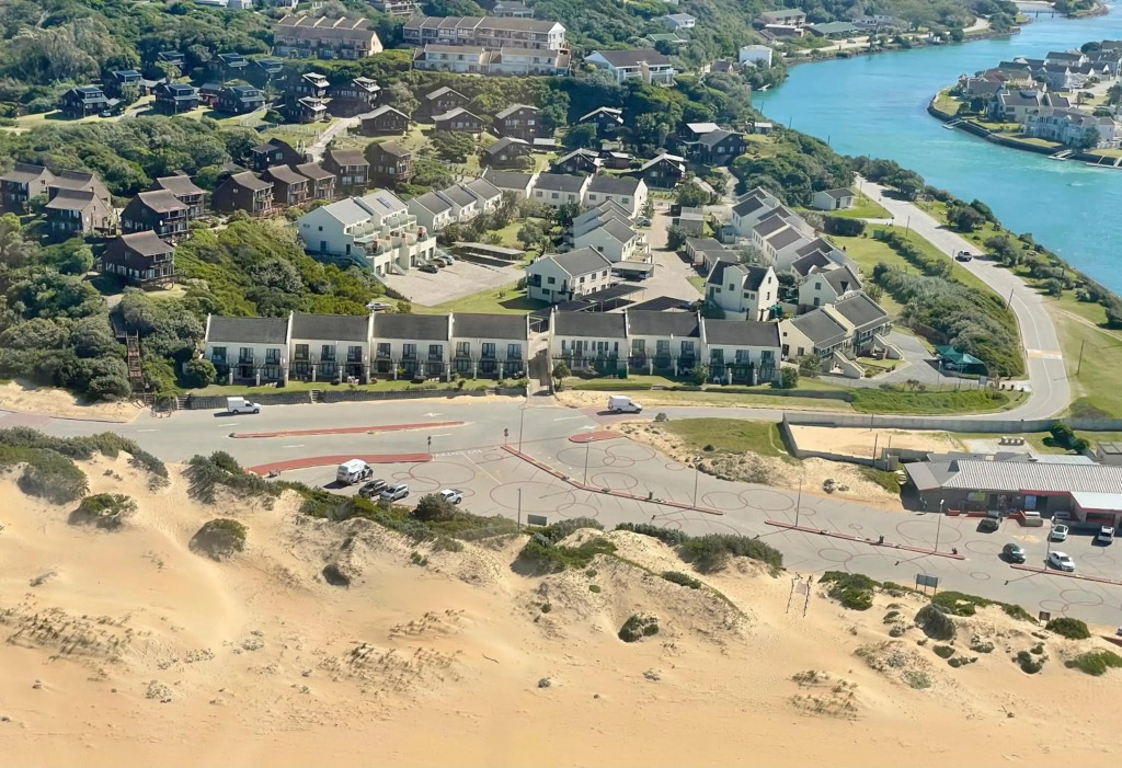 8 Settler Sands Beachfront Accommodation Sea View