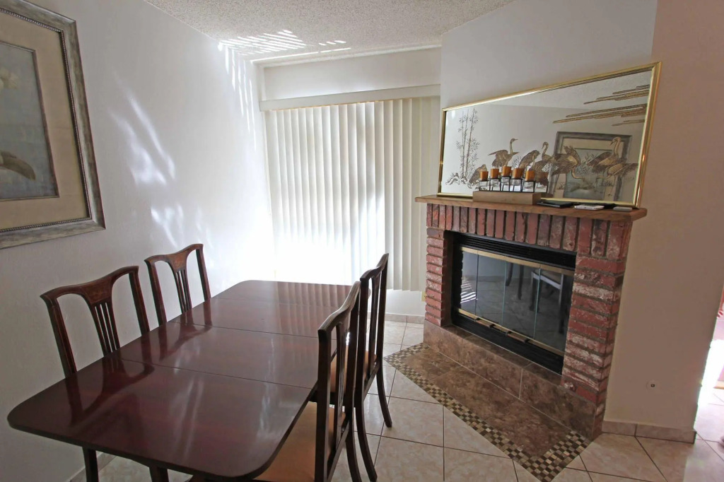Cozy New Town House Glendale