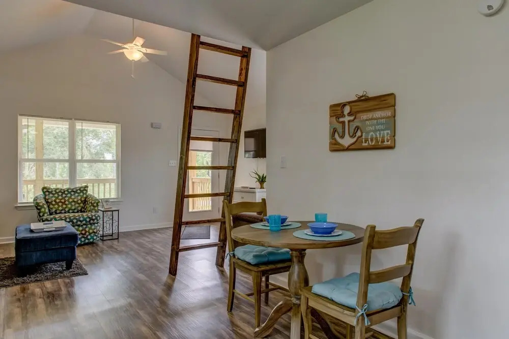 Coconut Cottage - 1109 Chaumont