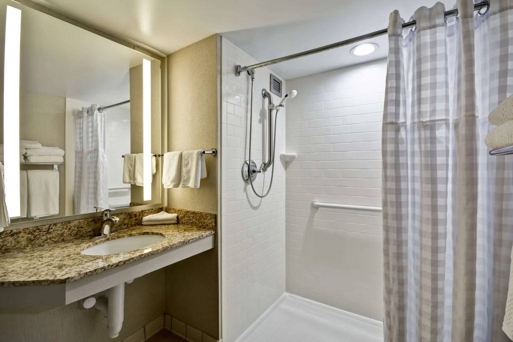 Отель Embassy Suites by Hilton Charlotte