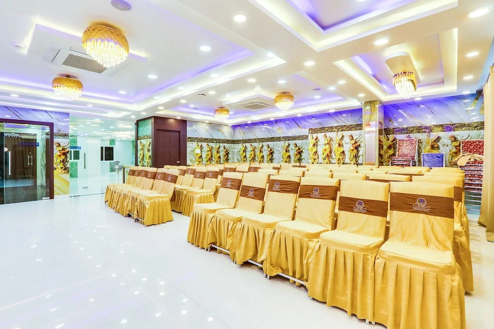 Fabhotel Prime Ravila Grand