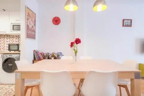 UrbanChicMalaga 3 Bedroom Spacious Quiet Historic Malaga Apt