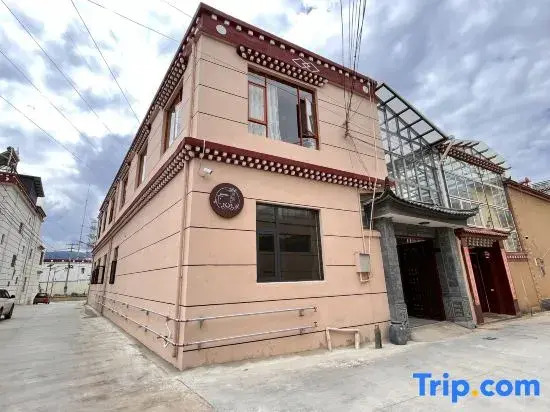 Rulian Chinese Inn Homestay (Dukezong Ancient City)