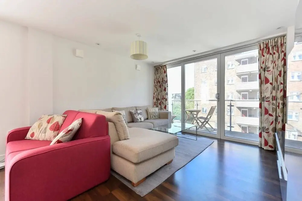 Superb apt for 6 w/ balcony, 10mins to East Putney