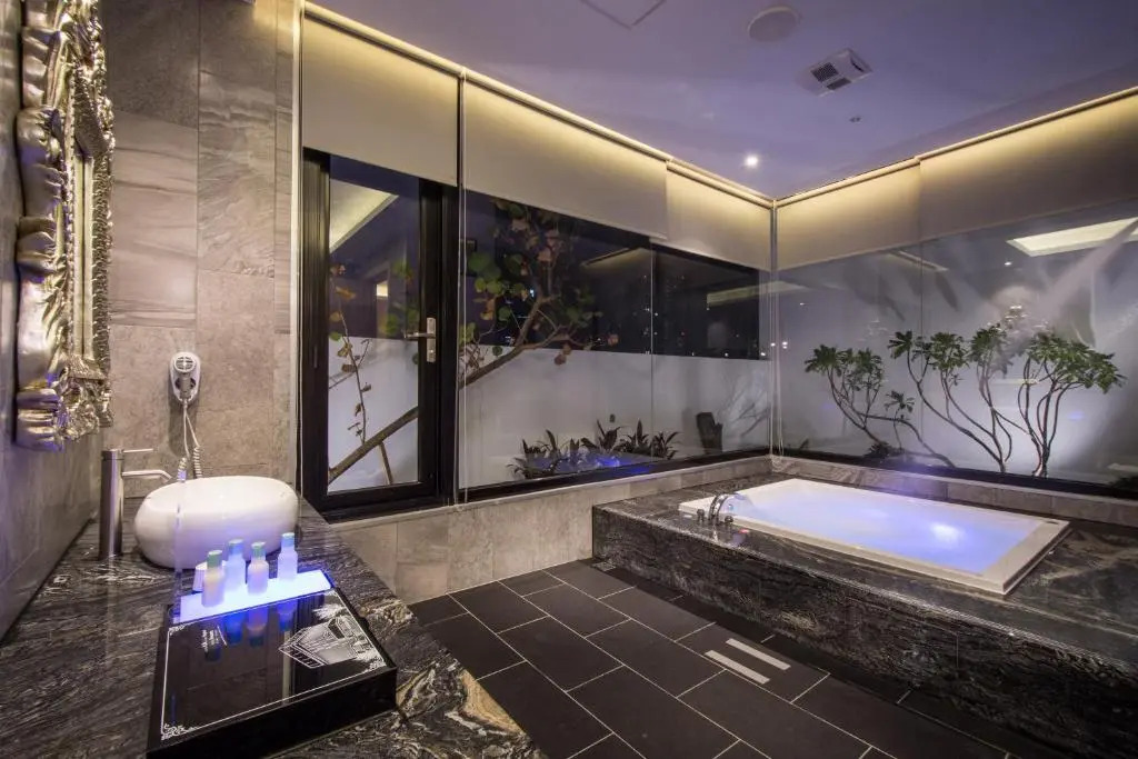 U-Her Hotel
