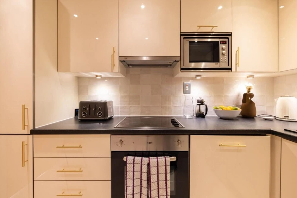 The Crystal Quarters - Modern Bright 2bdr Apartment