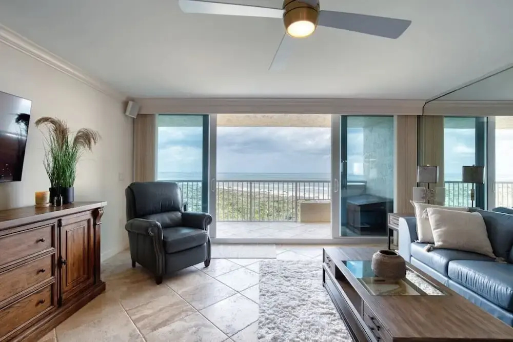 New Smyrna Beachfront Modern 9th Floor Condo Pool Hot Tub