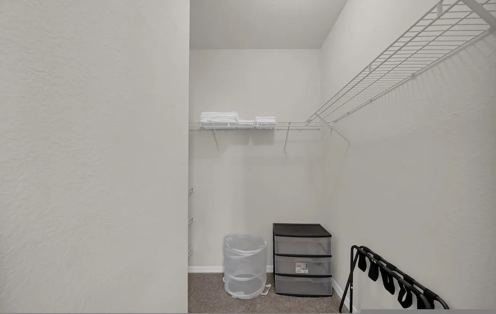 Modern 2BR 2BA Pool Gym Near Airport 8