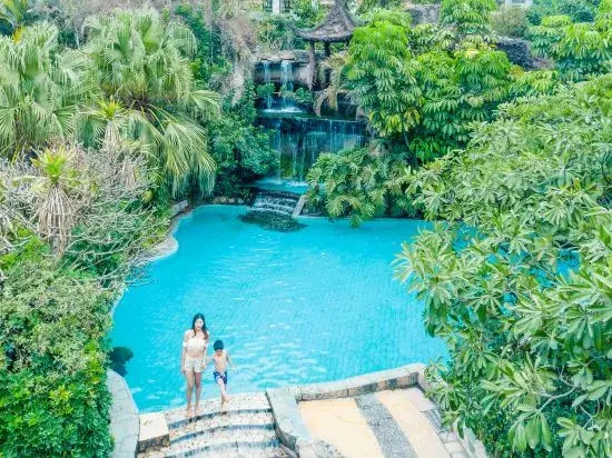 Xinyinzhan Hot Spring Holiday Resort