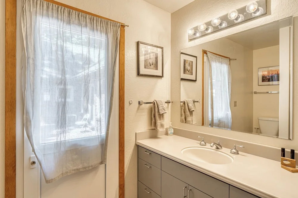 11640 St Bernard Dr - 6 Br Home