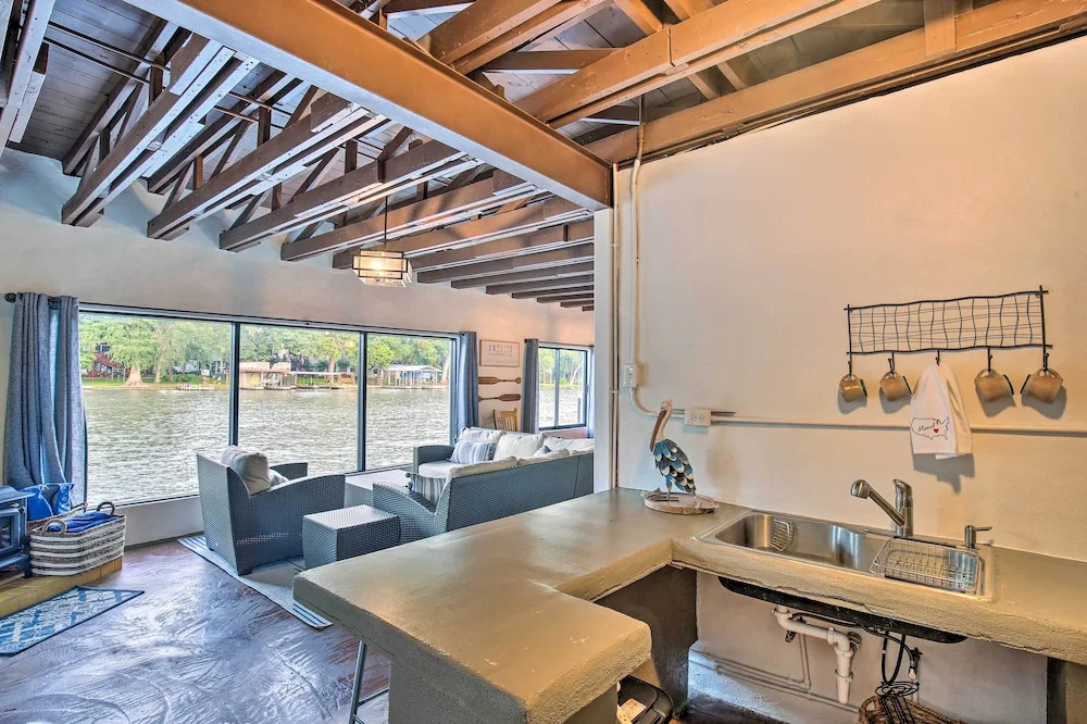 4-season Boathouse, Hot Tub! Guadalupe River Oasis