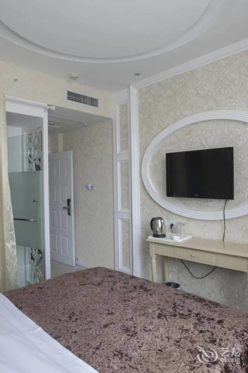 Roman Holiday Hotel (Wuhan Xibei Lake)