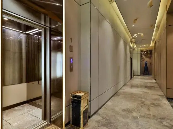 Crystal Hotel Shanghai Lujiazui Oriental Pearl Tower