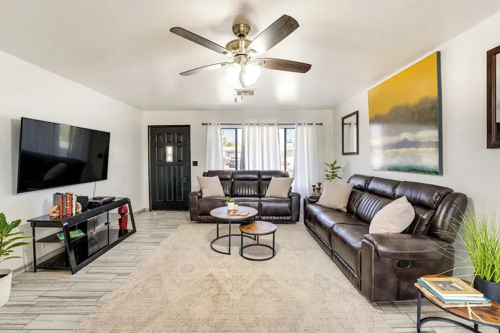 Pet-friendly House ~ 2 Mi to Lake Havasu Beach!