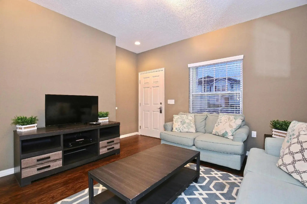 Brand new Townhouse in gated community super close to Disney