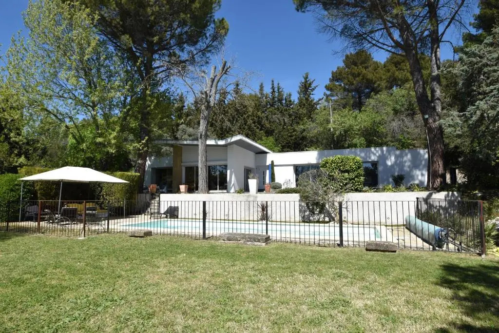 suite indépendante au calme avec piscine