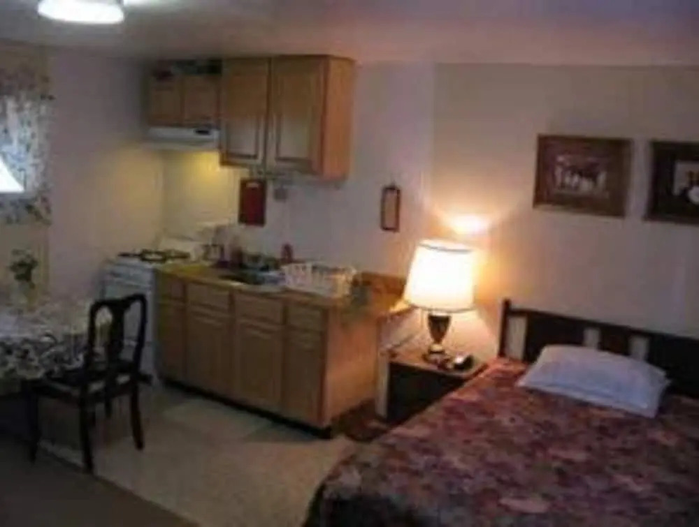 Four Seasons Motel