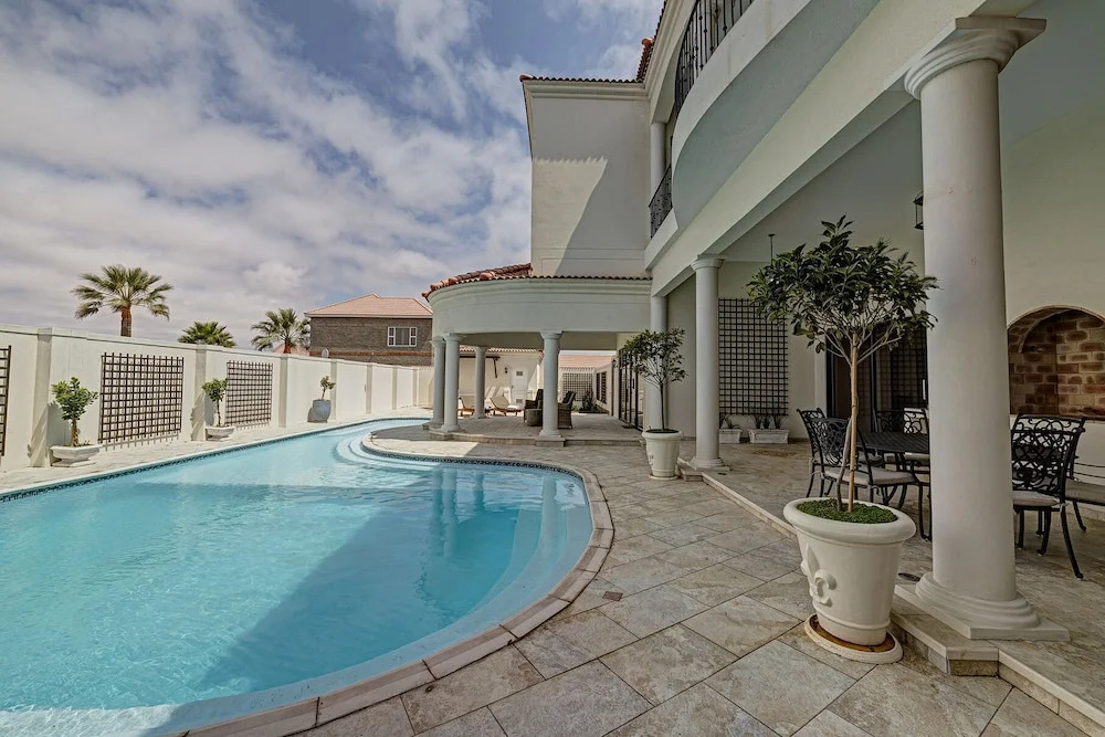 Lagoon Luxury Suites