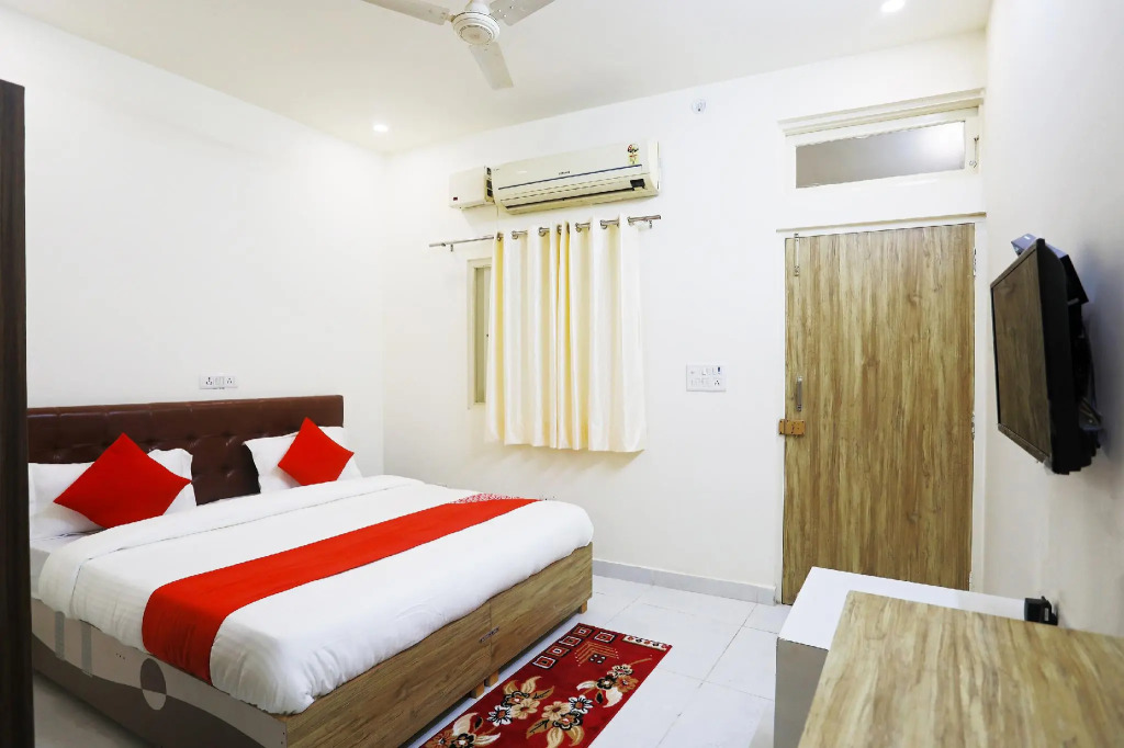 OYO 46715 Blue Bird Residency