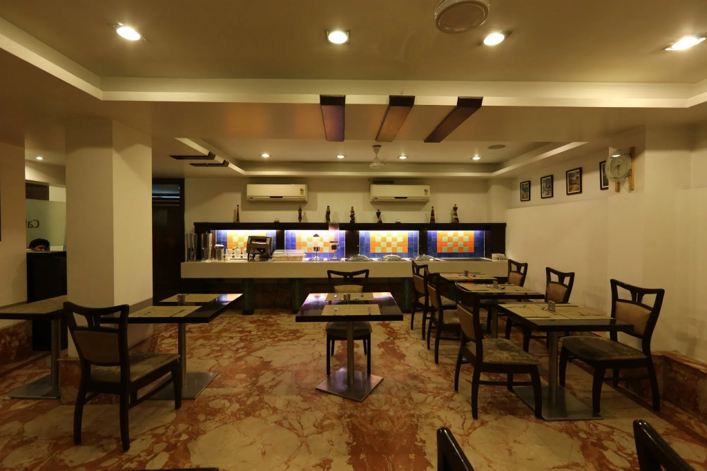 Hotel Le Roi Near New Delhi Railway Station