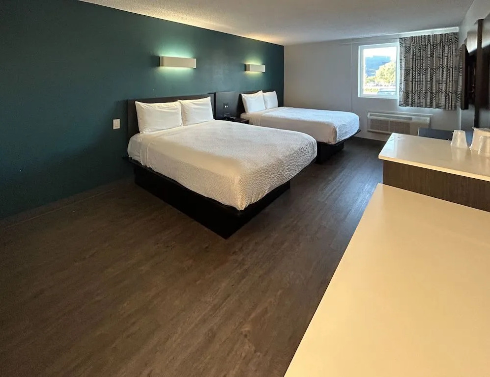Studio 6 Suites Carson, CA