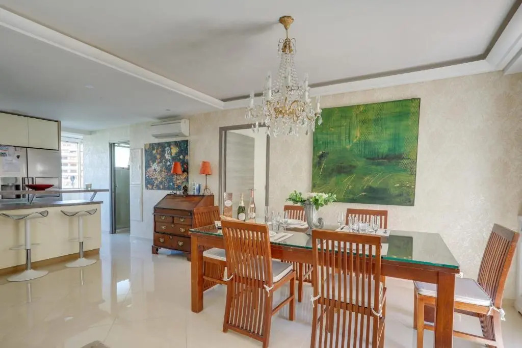 Luxurious Cosy 2 Bdrm Apartment Near Martinez by Olidesi