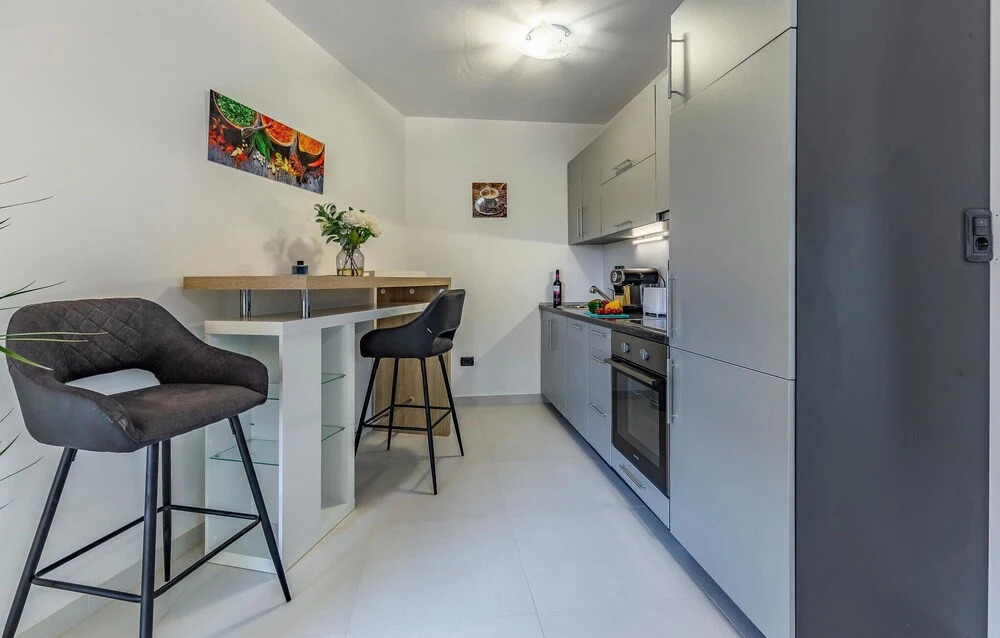 Nice Apartment in Liznjan With 1 Bedrooms and Wifi