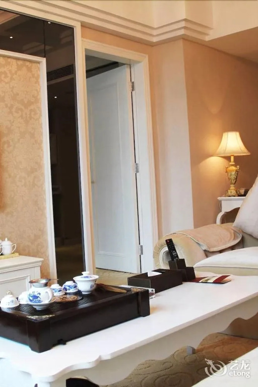 Taibaofeng Hotel