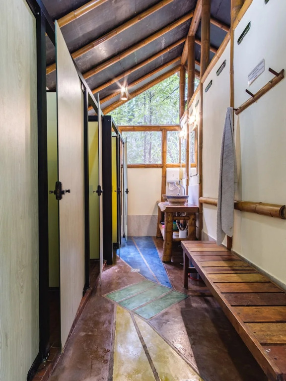 Universo Pol Bamboo Hostel