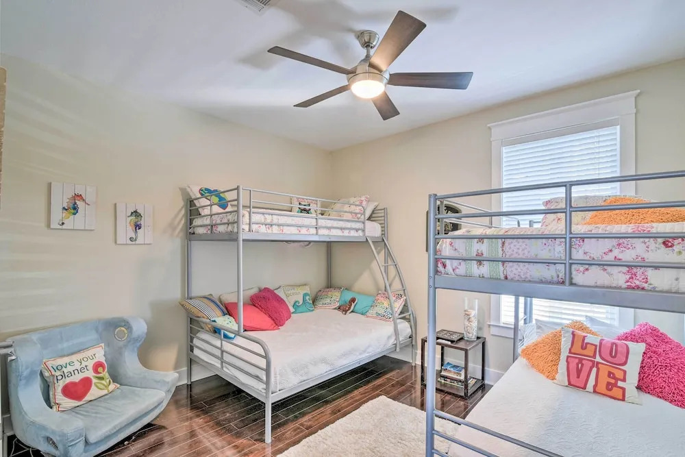 Gulf View + Beach Access: Galveston Resort Condo!