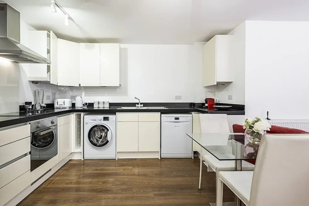 Leonard Street Apartment by Flexystays