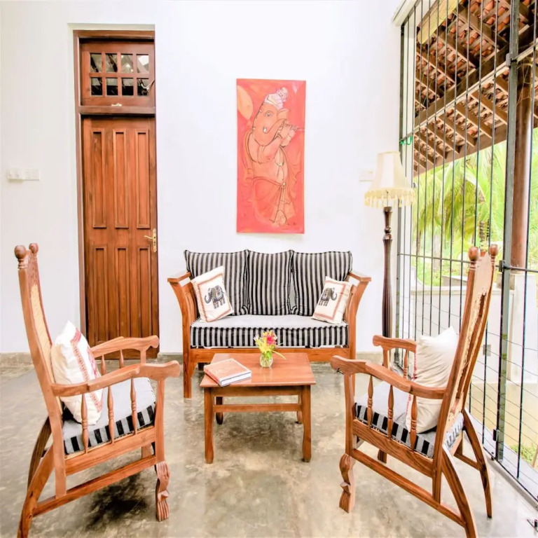 Ardeen Villa - superb 3 bedroom beachfront BB for 6, in Ranna- Tangalle- pick up, serviced, taxes included
