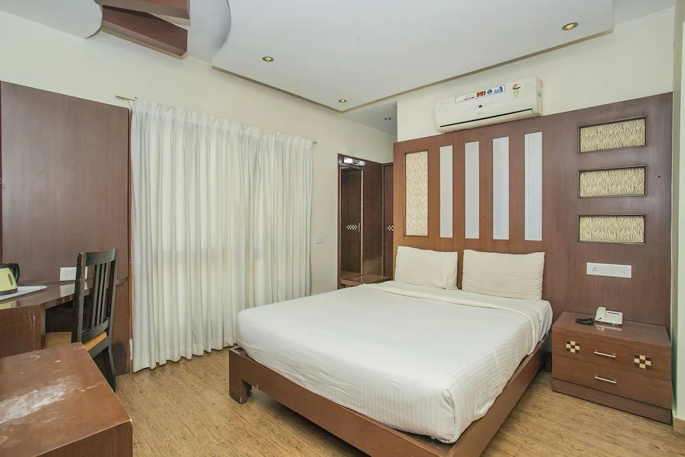 R D Suites A Business Hotel