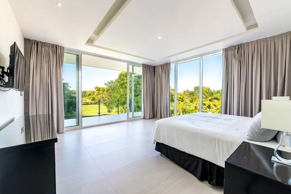 Ultra Modern Villa with Chef & Maid
