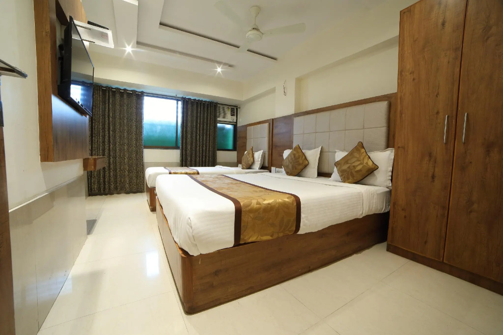 OYO 8363 Hotel Royal NS